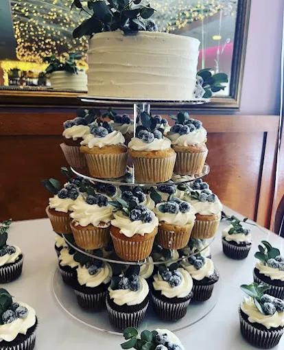 Twisted Sisters Cupcakery Picture 1