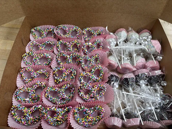 Twisted Sisters Cupcakery Picture 5