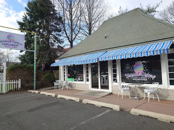 Twisted Sisters Cupcakery Picture 4