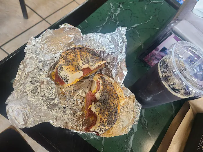 Hole in One Bagel-Deli Picture 4