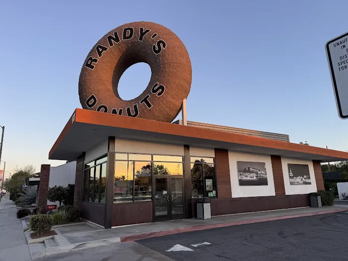 Randy's Donuts Picture 4