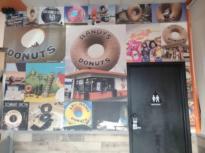 Randy's Donuts Picture 2