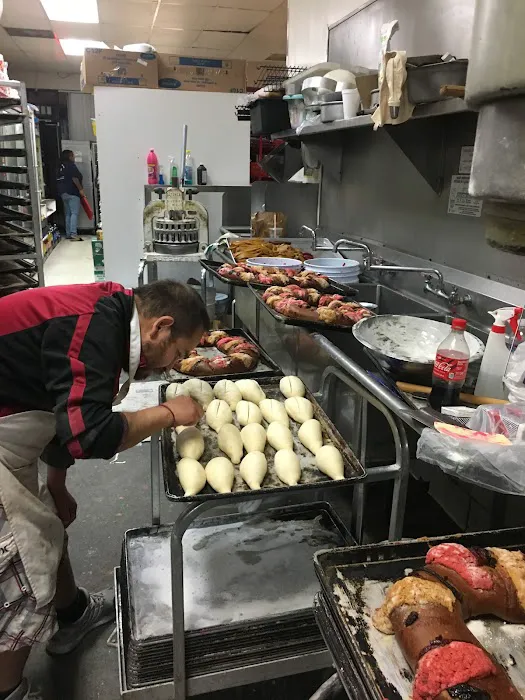 Panderia La Corona Bakery & Meat Market Picture 2