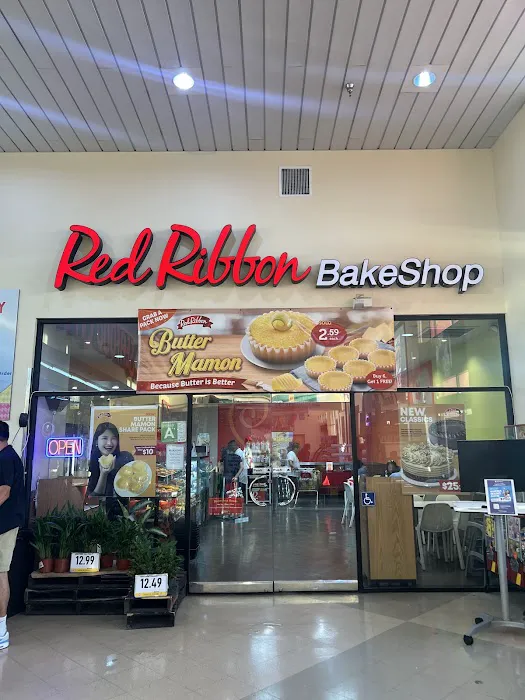 Red Ribbon Bakeshop Picture 3