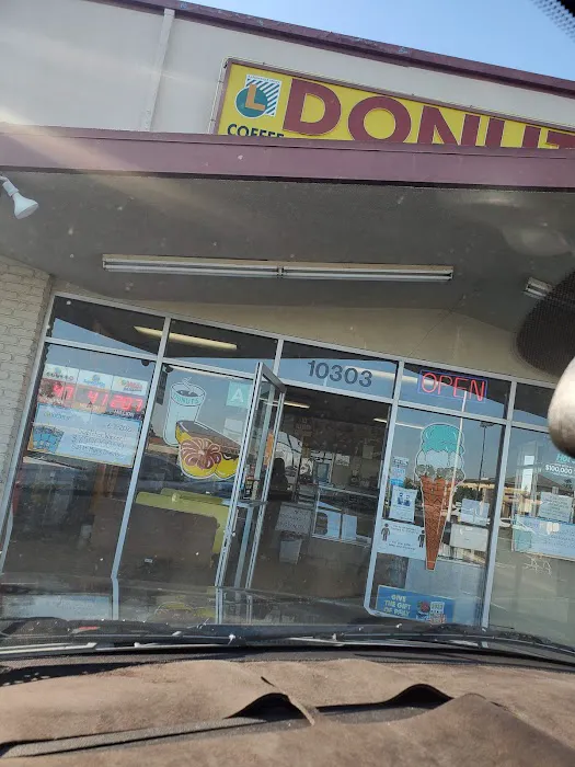Mimi's Donuts Picture 3