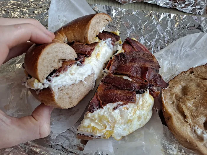 Round Dough With A Hole - Bagels & Deli Picture 4