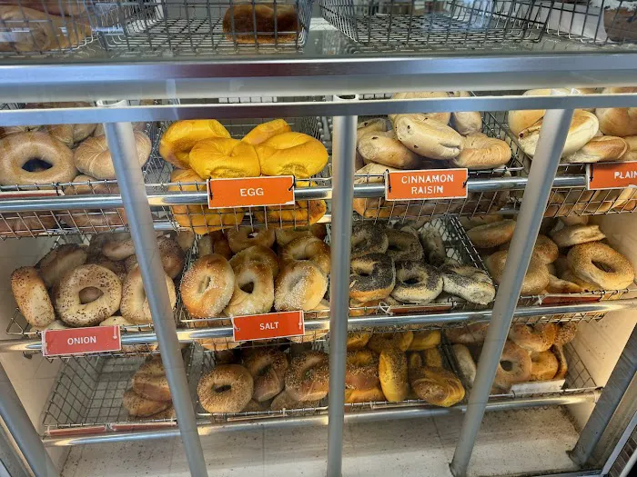Round Dough With A Hole - Bagels & Deli Picture 9