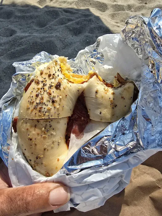 Round Dough With A Hole - Bagels & Deli Picture 2