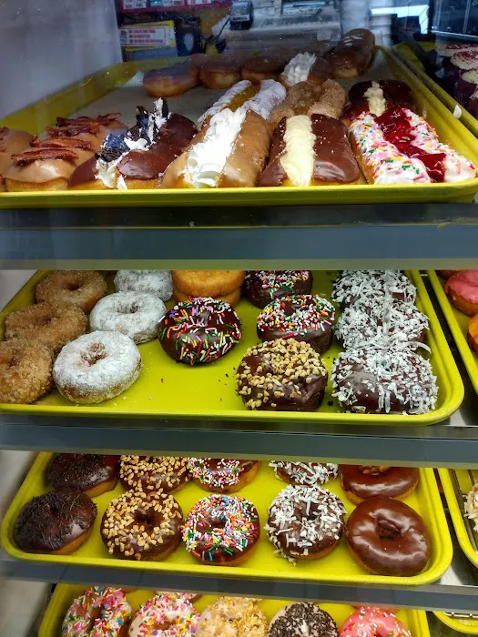 Rainbow Donuts (Norwalk) Picture 3