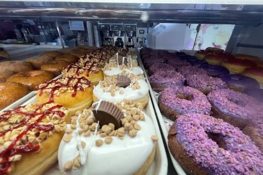DK's Donuts & Bakery