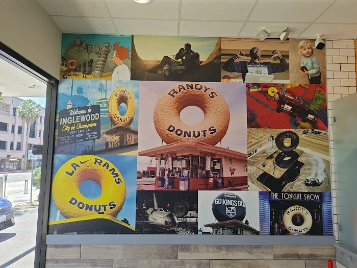 Randy's Donuts Picture 3