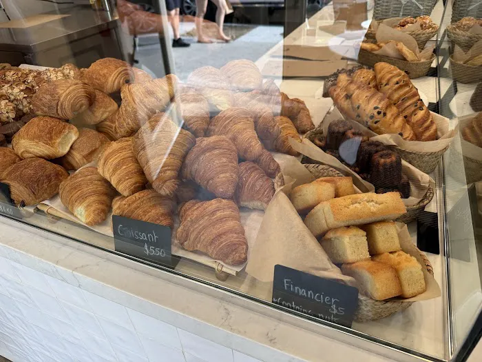 Des Croissants Paris Picture 2