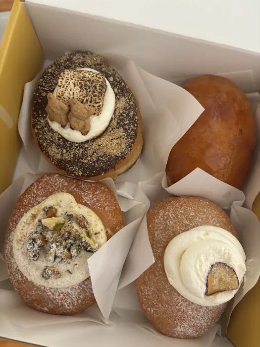 Flour Fresh Cream Donut Picture 1