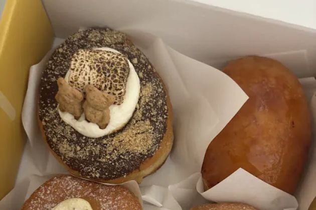 Flour Fresh Cream Donut