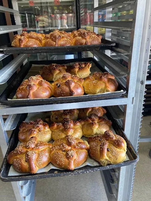 Los Pinitos Nuevos Bakery Picture 3