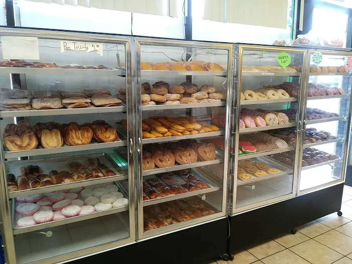 El Paraiso Bakery Picture 6