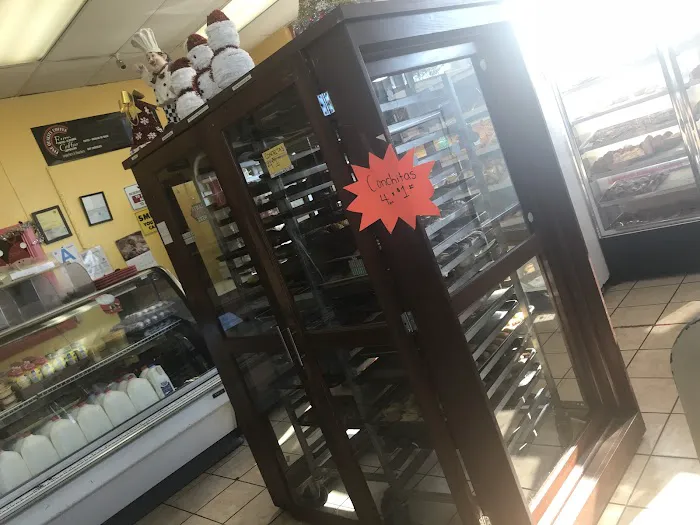 El Paraiso Bakery Picture 10