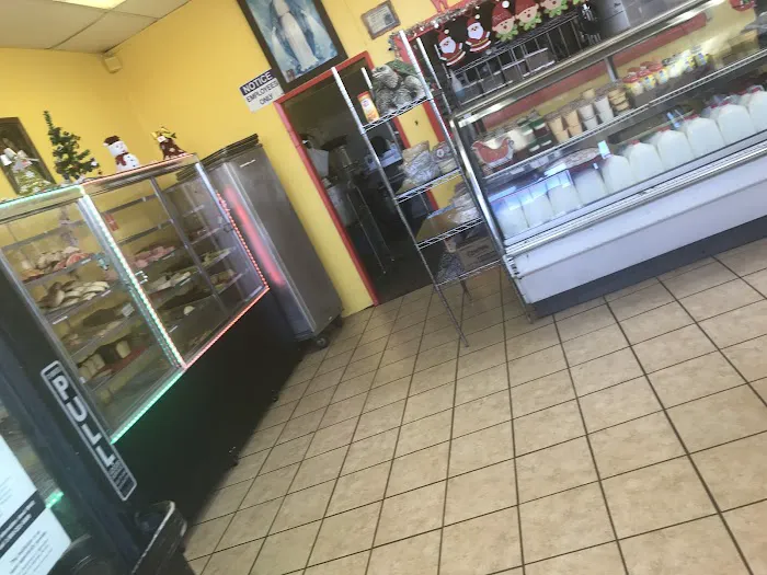 El Paraiso Bakery Picture 9