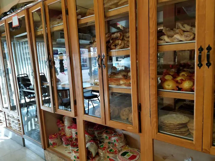 El Globo Bakery Picture 8