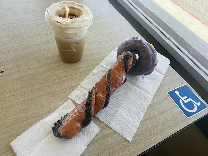 Goody's Donuts Picture 4