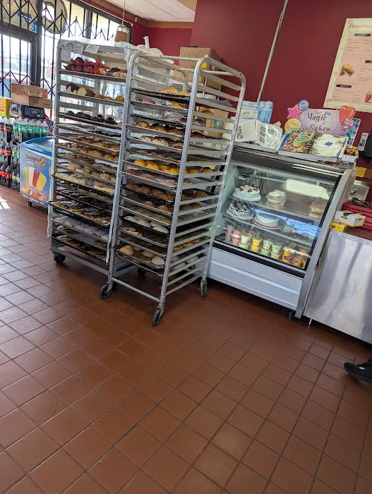 Panaderia y Pasteleria La Mexicana Picture 3