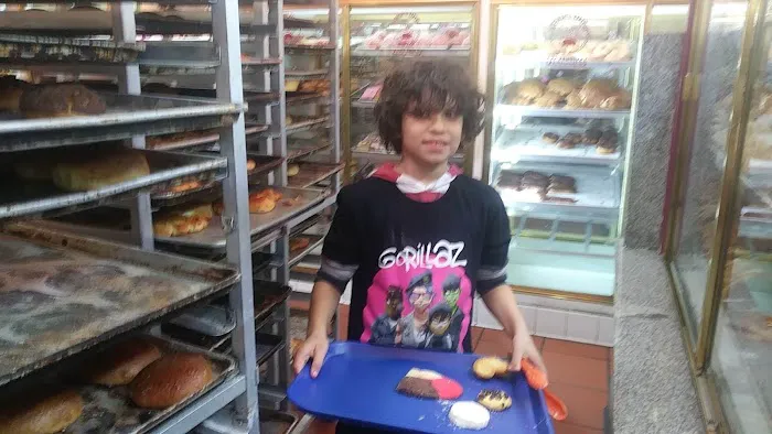 La Favorita Bakery Picture 3