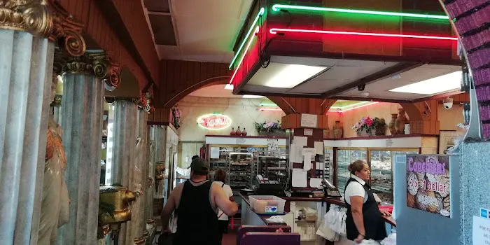 La Favorita Bakery Picture 8