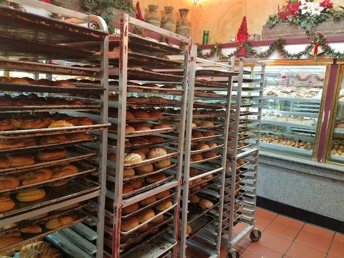 La Favorita Bakery Picture 5