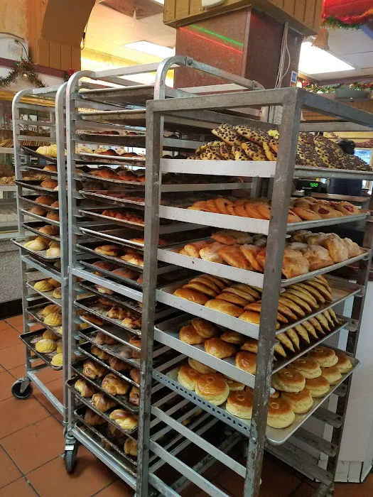 La Favorita Bakery Picture 4