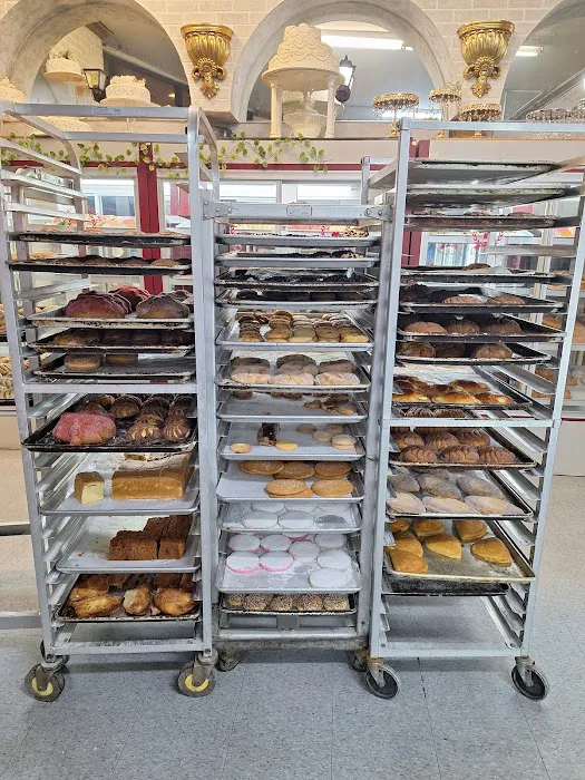 La Favorita Bakery Picture 8