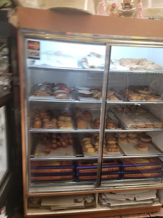 Lily's Cakes Bakery Picture 9