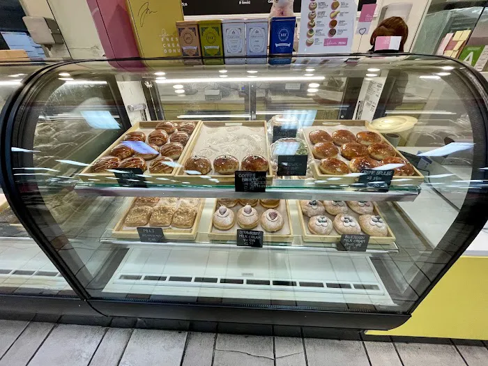 Flour Premium Doughnut Picture 2