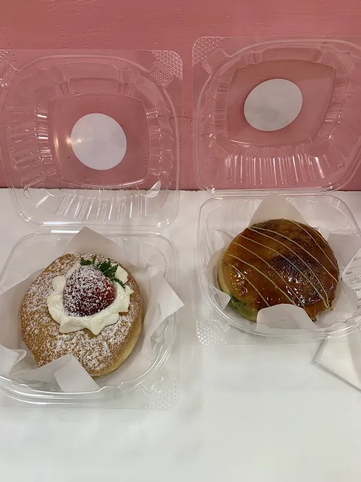 Flour Premium Doughnut Picture 1