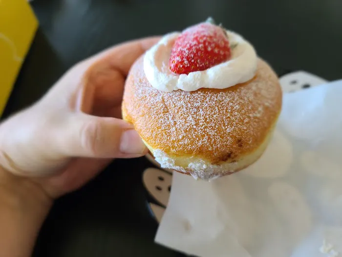 Flour Premium Doughnut Picture 5