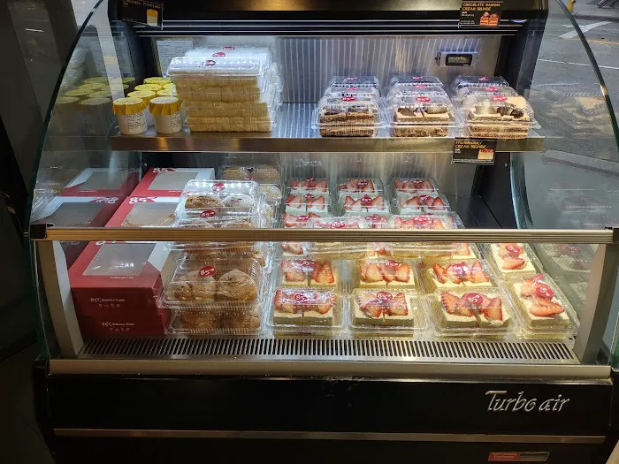 85°C Bakery Cafe - Downtown Los Angeles Picture 8