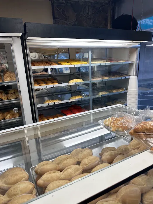 El Rey Bakery Picture 4
