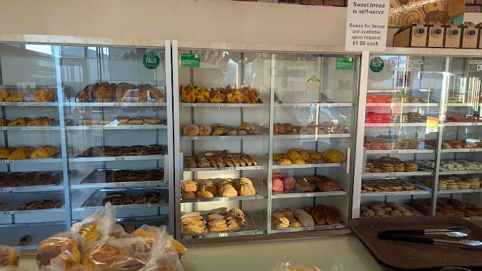 La Moderna Bakery Picture 9