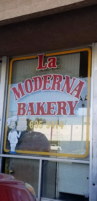 La Moderna Bakery Picture 2