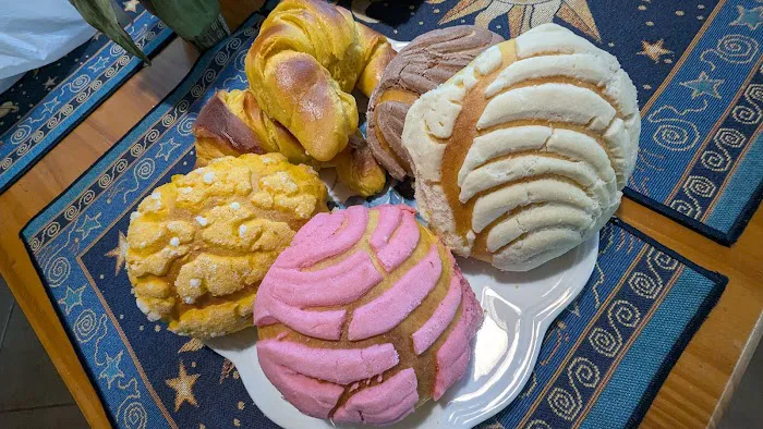 La Moderna Bakery Picture 8