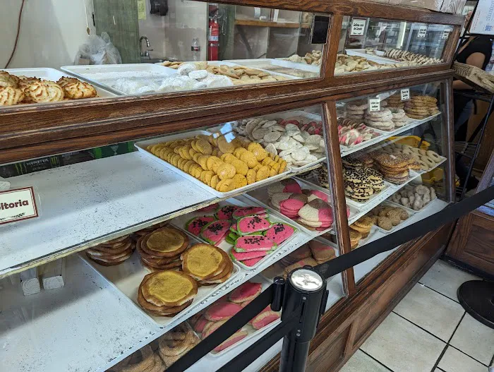 El Gallo Bakery Picture 9