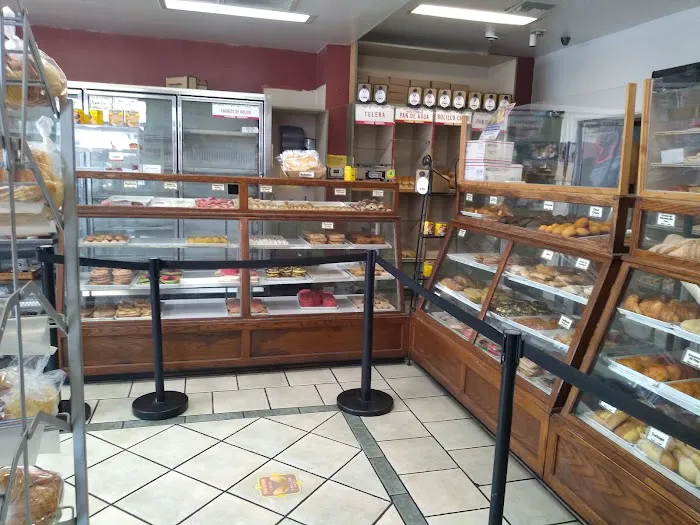 El Gallo Bakery Picture 8