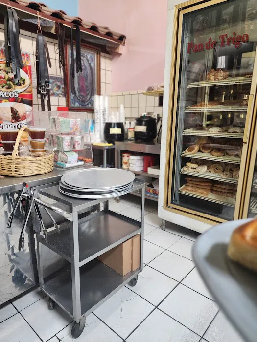 La Fama Bakery Picture 9