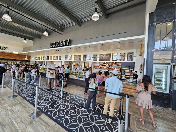 Porto's Bakery and Cafe Picture 5