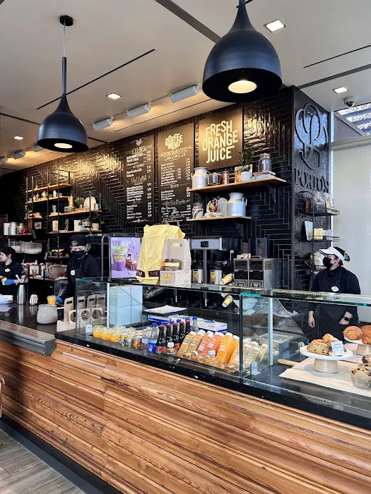 Porto's Bakery and Cafe Picture 6