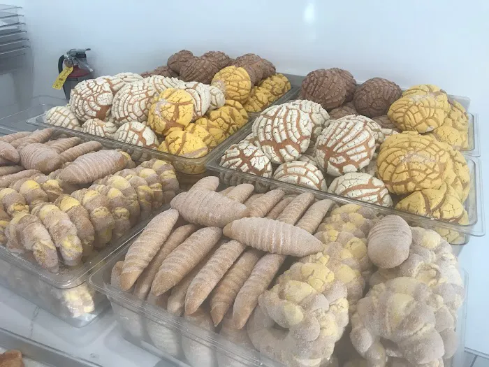 MAX'S BAKED GOODS Panaderia Picture 7