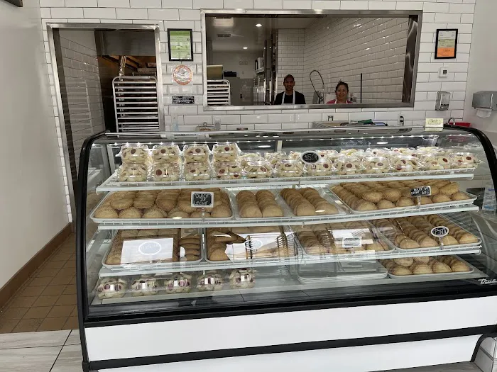 MAX'S BAKED GOODS Panaderia Picture 2