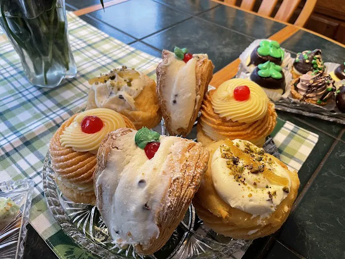 Elisa's Bakery Picture 3