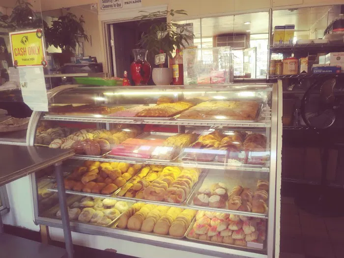 El Quetzal Bakery Picture 2