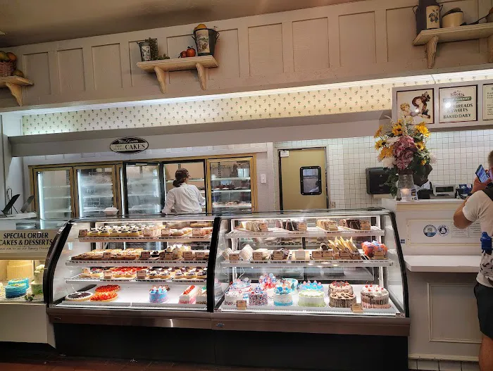 Knott's Berry Farm Bakery Picture 9