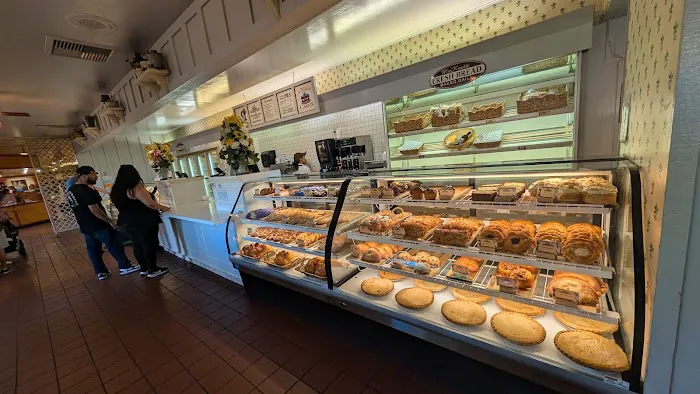 Knott's Berry Farm Bakery Picture 2